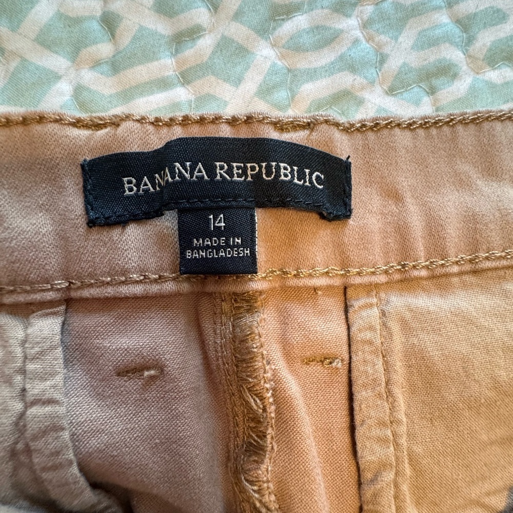 Banana Republic Women's Tan Chino Shorts - Picture 2 of 4